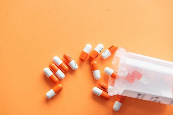 Association of depression and suicidal ideation among adults with the use of H<sub>2</sub> antagonists