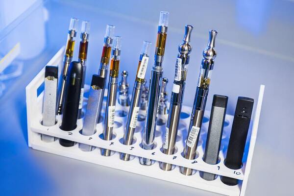 Comparing the effects of electronic cigarette smoke and conventional cigarette smoke on lung cancer viability